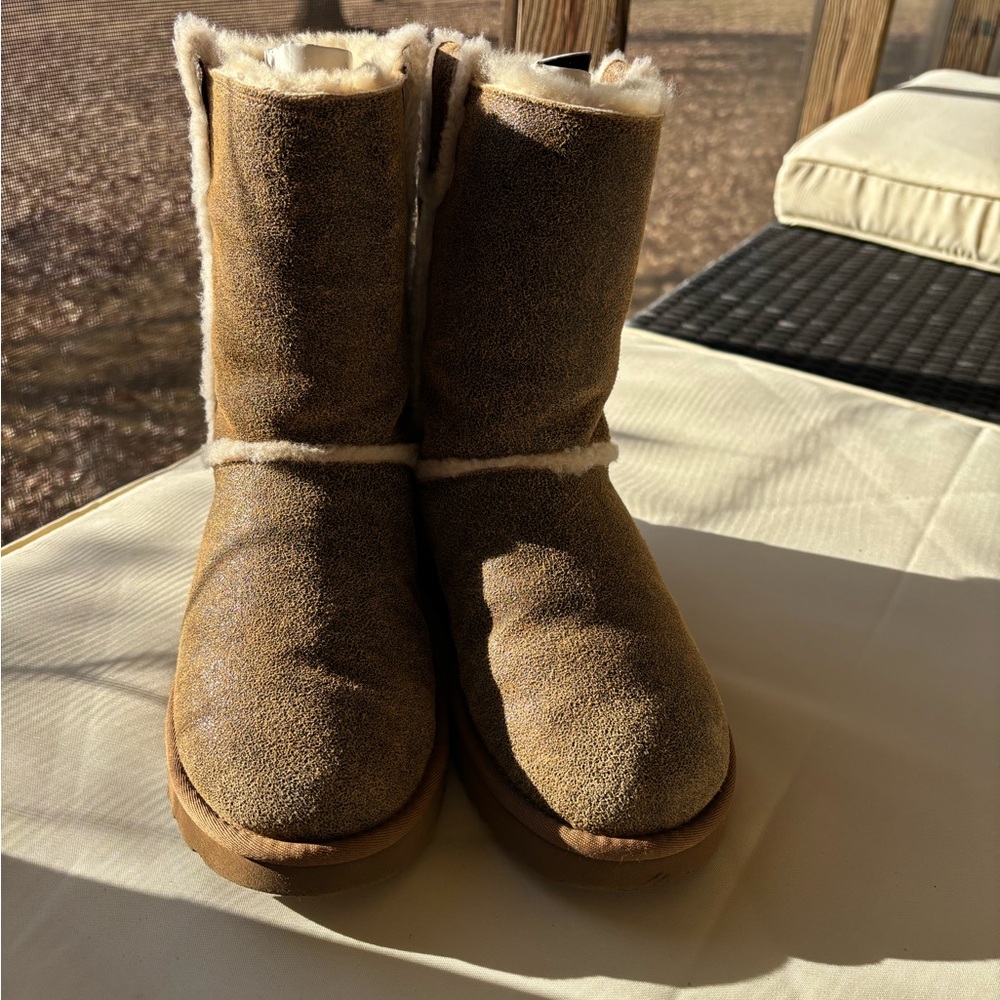 Ugg classic short spill bomber boot